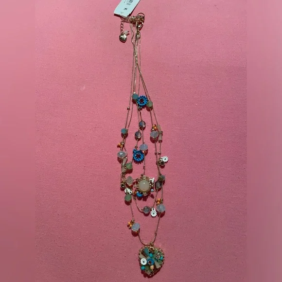 🌼💐 BETSEY JOHNSON 💐🌼NECKLACE WITH LOTS OF BEADS. HEARTS 💕 AND FLOWERS